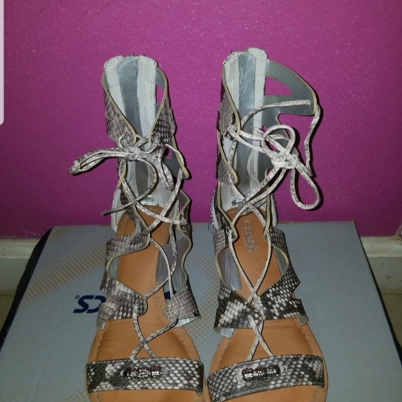 Carlos santana 7.5 Roman sandals - Picture 3 of 4